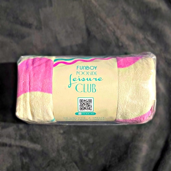 FUNBOY | Poolside Leisure Club Beach Towel - Picture 1 of 2